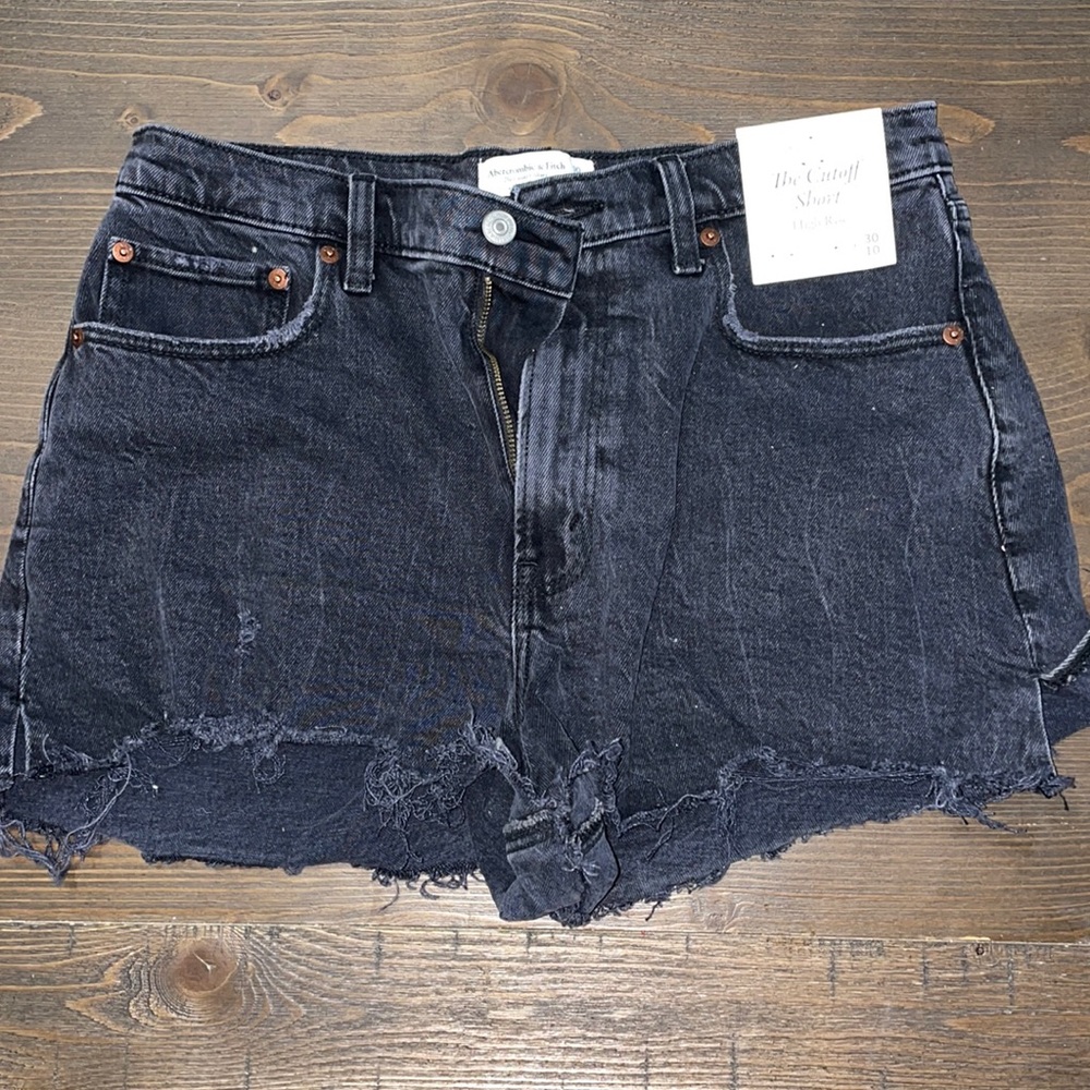Abercrombie and Fitch curve love “the cutoff short” never worn size 30